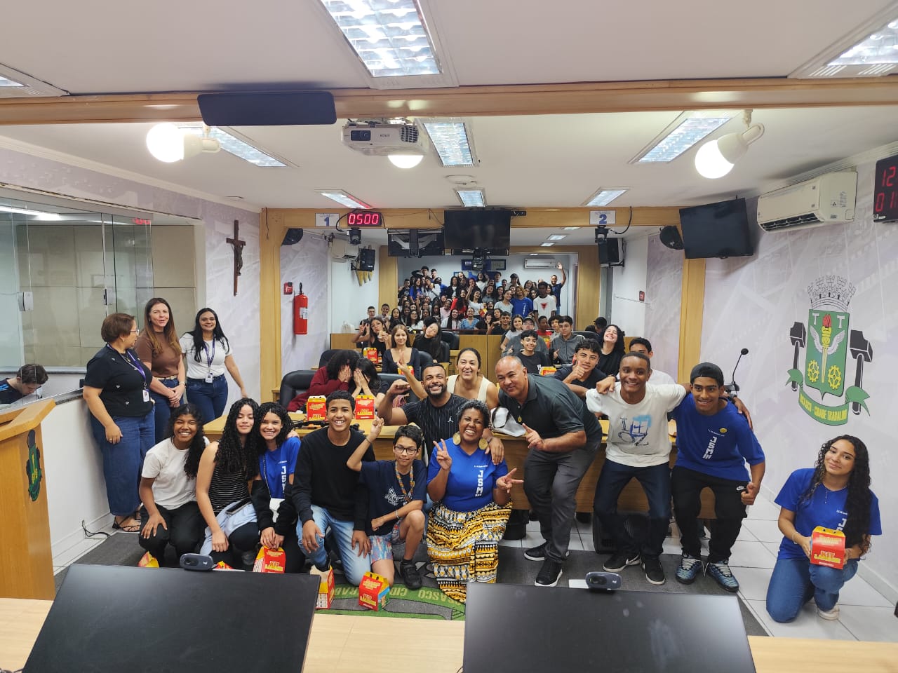 Alunos da Escola Jardim Santa Maria III vivenciam o Legislativo na Câmara de Osasco pelo programa Escola do Parlamento