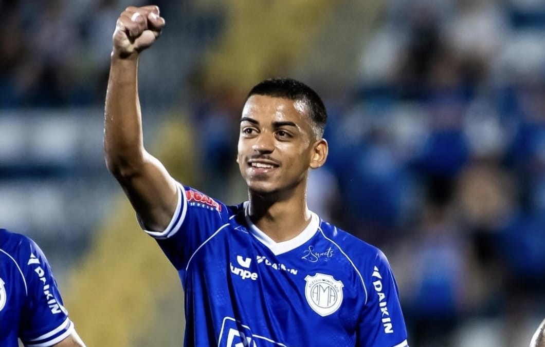 Do Jardim Santa Maria para o futebol profissional: Vitor Mariano, cria da Rua 2, é orgulho do bairro