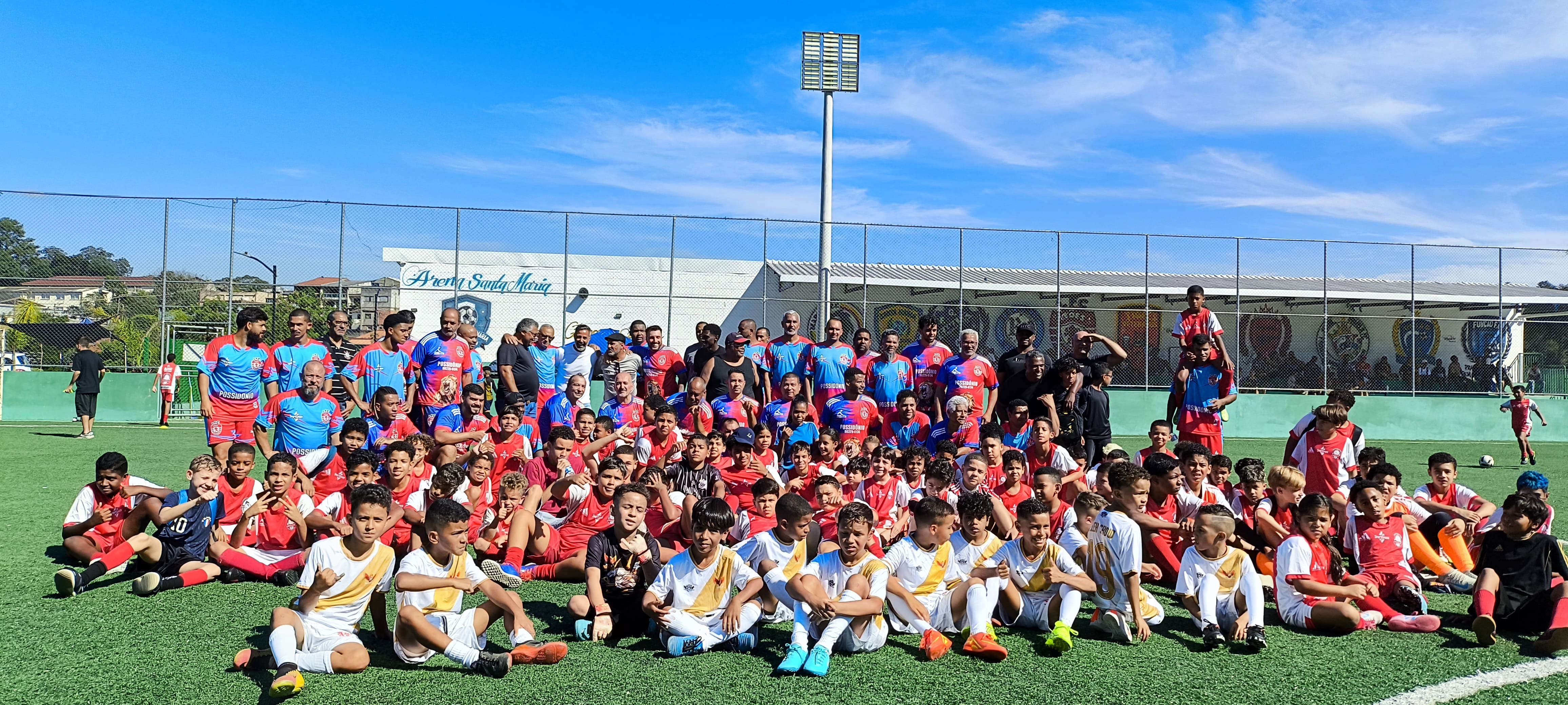 Quem só ensina futebol, nem futebol ensina: Páscoa une pais, filhos e comunidade na Vila Jardim Santa Maria